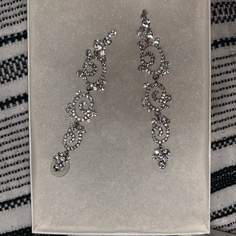 Elegant Silver Crystal Drop Earrings